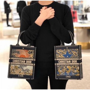 dior官网价格迪奥女包刺绣Mini book tote️竖版塔罗牌系列托特包