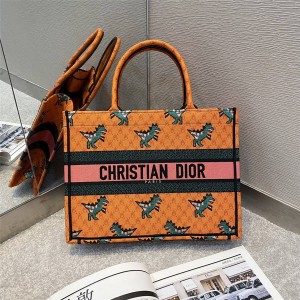 DIOR迪奥官网正品恐龙Dragon & Fire 图案刺绣BOOK TOTE 手袋