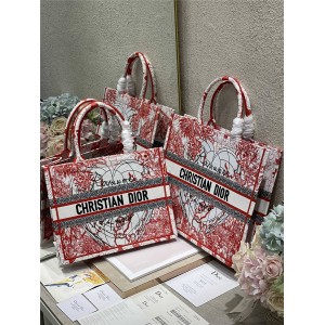 DIOR迪奥官网D-Royaume d'Amour 图案刺绣BOOK TOTE 手袋