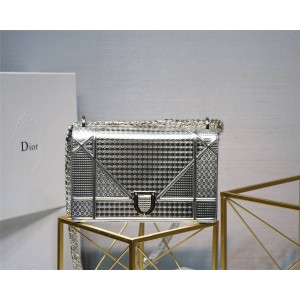 Dior/迪奥官网女包经典款Diorama金属光泽藤格纹图案翻盖链条包