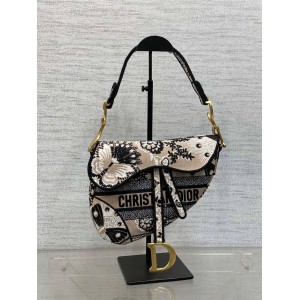 dior官方网站迪奥 M0446 蝴蝶刺绣马鞍包