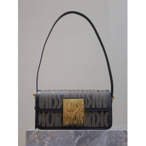 迪奥中文官网 M2610 Miss Dior 翻盖手袋单肩包（铆钉款）