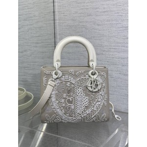 迪奥香港官网DIOR Lady 最新限量版重工珠子五格戴妃包