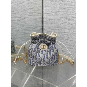 dior法国官网迪奥 S5223 Miss caro 抽绳福袋水桶包