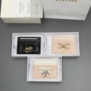 迪奥中文官网 S2604 Lady Dior Freesia 卡夹蝴蝶结卡包